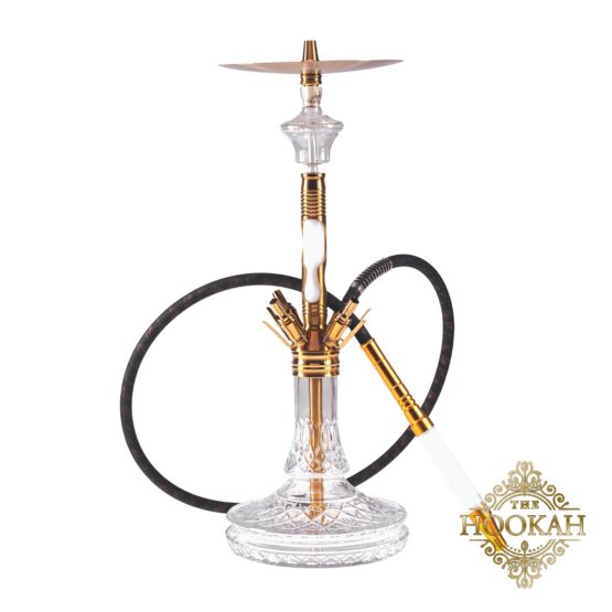 Eine stilvolle Shisha mit einem markanten Weiß-Gold-Design, namens Daywalk Gold, elegant auf einer Oberfläche präsentiert.