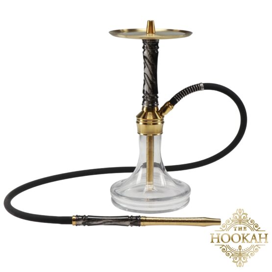 Eine Glas-Shisha mit einem eleganten schwarzen und goldenen Griff, der kunstvolles Design und Handwerkskunst zeigt.