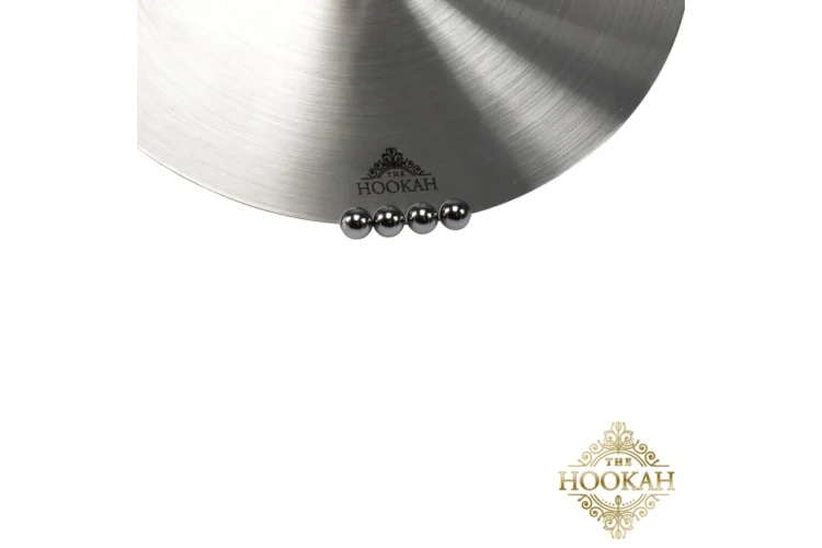 Vier metallische Shisha-Ventilkugeln an einem THE HOOKAH Kohleteller
