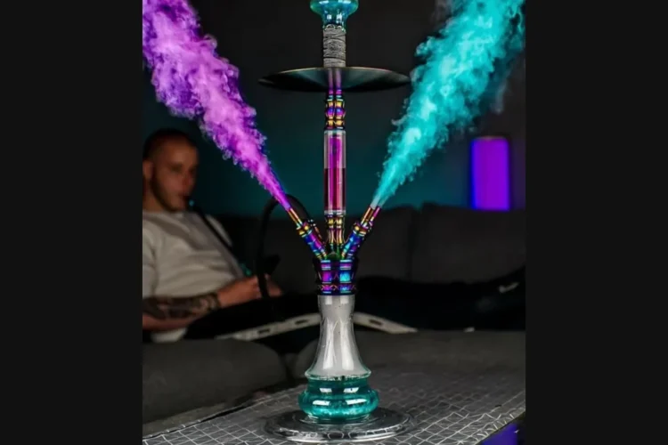 Rainbow-farbene THE HOOKAH MEDUSA mit violettem und türkisfarbenem Rauch